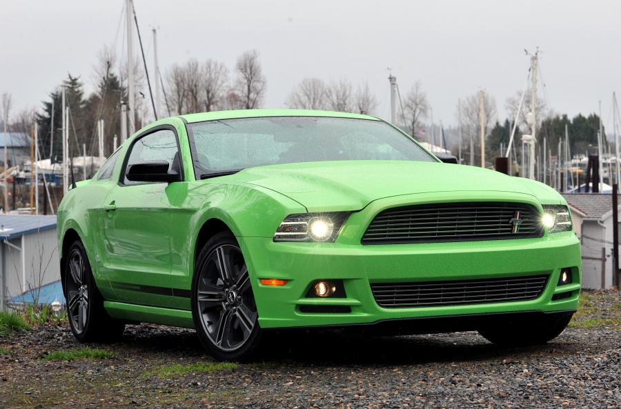  Ford Mustang V6 2012 года  (фото 45 из 133)